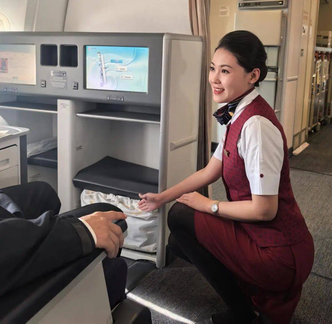 國航推出“愛心隨行”服務系列產品，禮儀服務引領航空新風尚